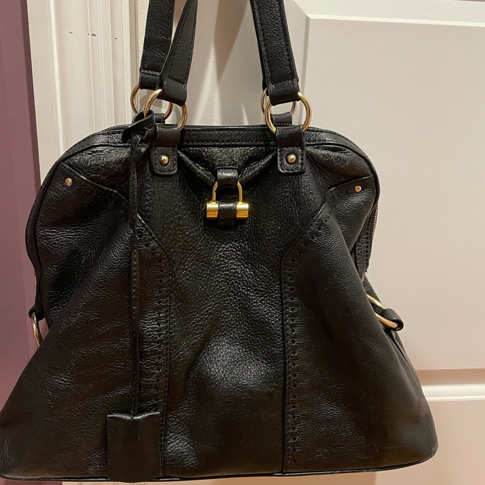 Yves Saint Laurent hobo shoulder bag. Authentic, great quality leather, spacious